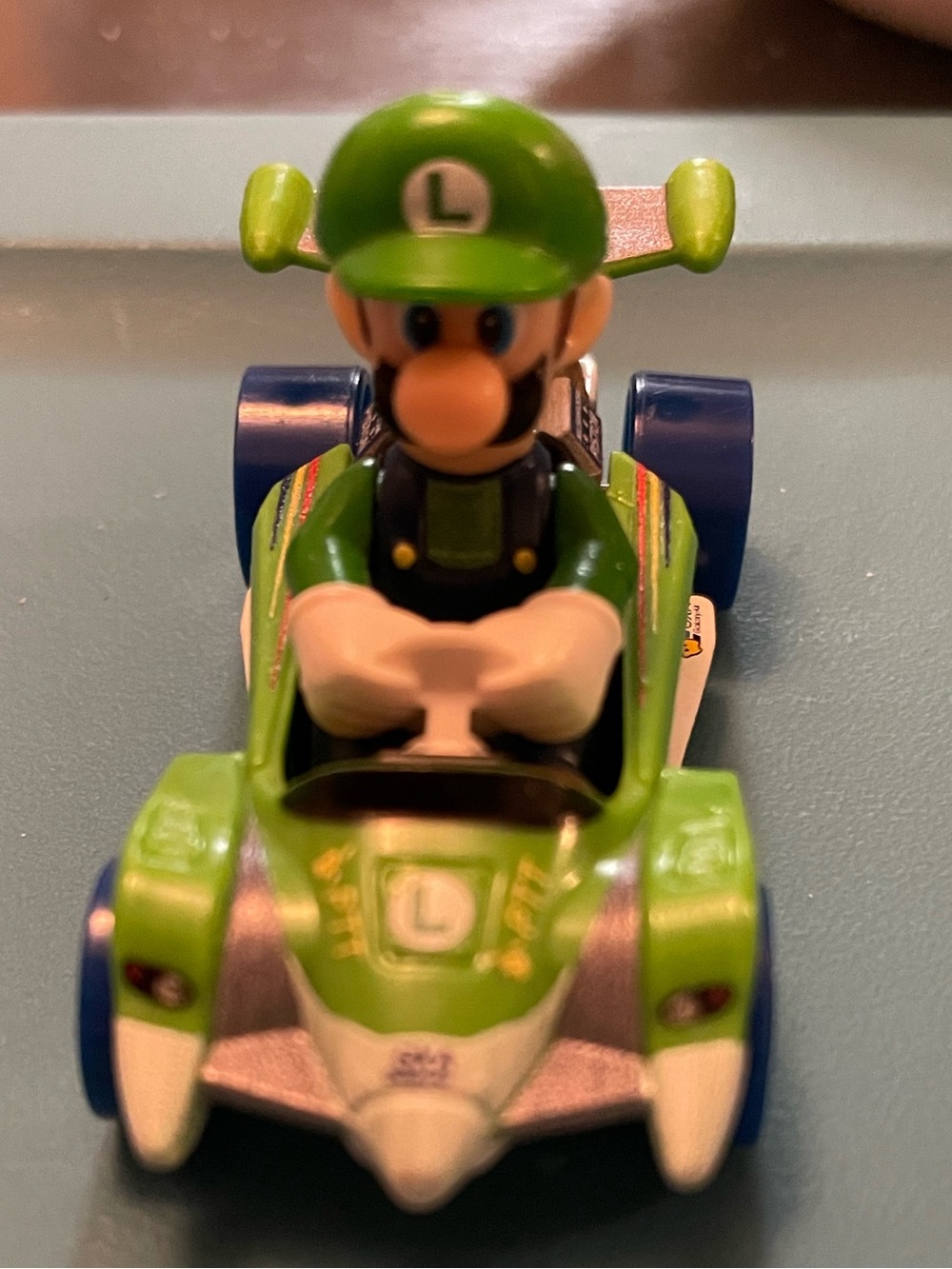 Hot Wheels Mario Kart Luigi Circuit Special Kart toy car